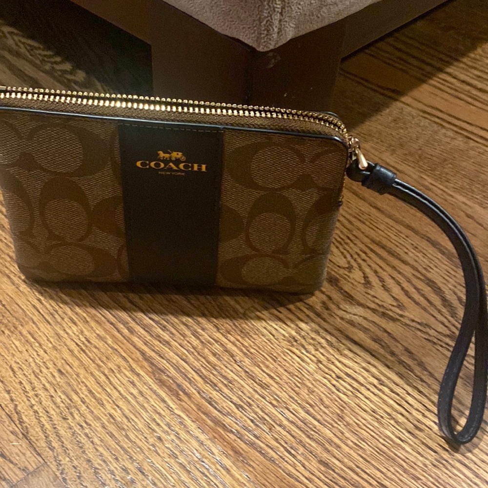 Coach corner zip wristlet black strap